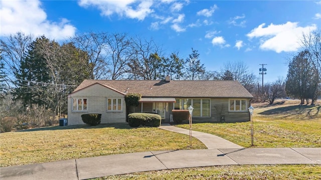 single story home featuring a front lawn