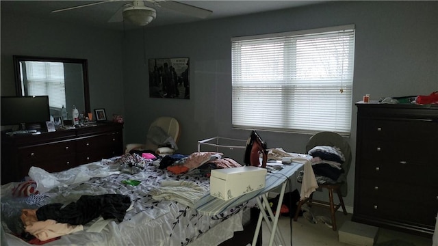 bedroom featuring ceiling fan