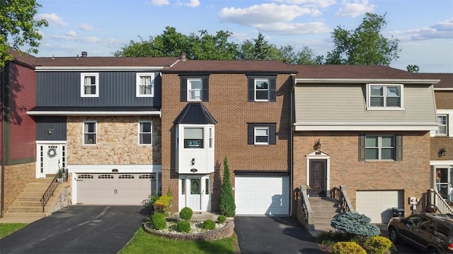 304 Canterbury Dr, Moon/Crescent Twp, PA 15108 - photo 1