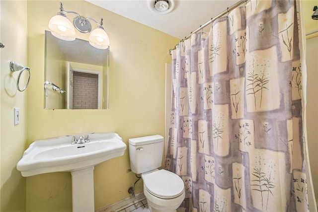 5841 Morrowfield Ave Unit 206, Squirrel Hill, PA 15217 - bathroom featuring a sink, toilet, and a shower with curtain