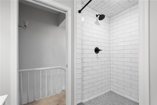 bathroom featuring tiled shower