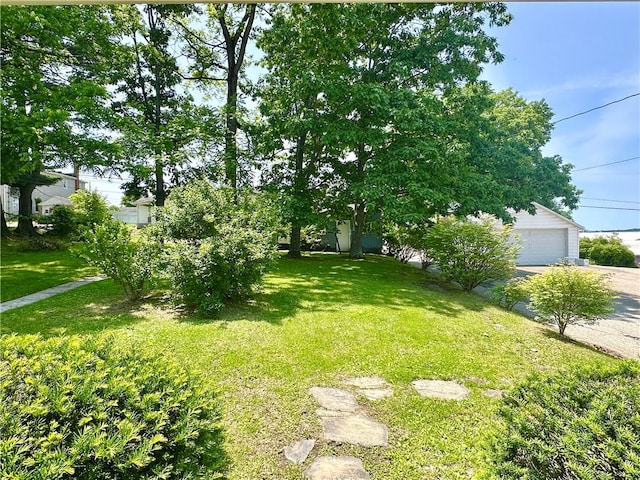 302 S Main St, Masontown, PA 15461 - view of grassy yard with a garage
