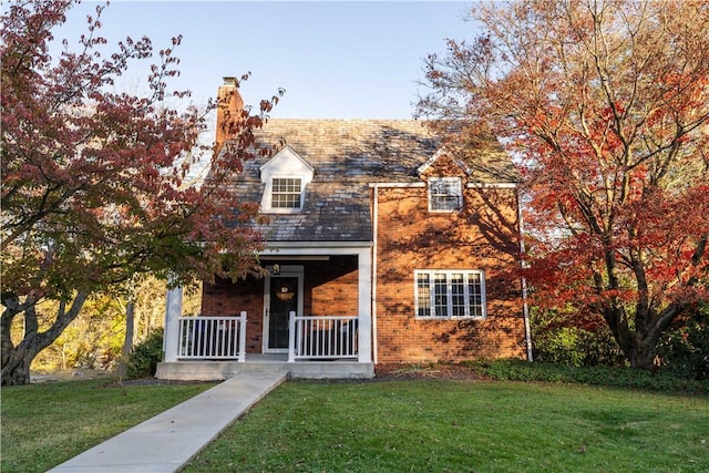 view of front of property with a porch and a front lawn