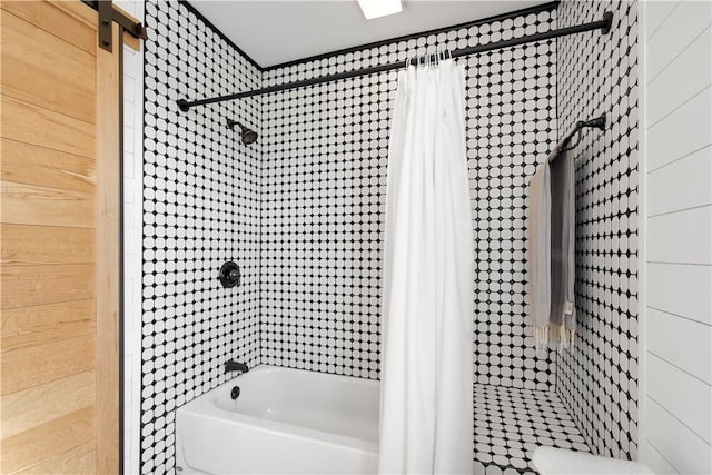 bathroom with shower / bath combo