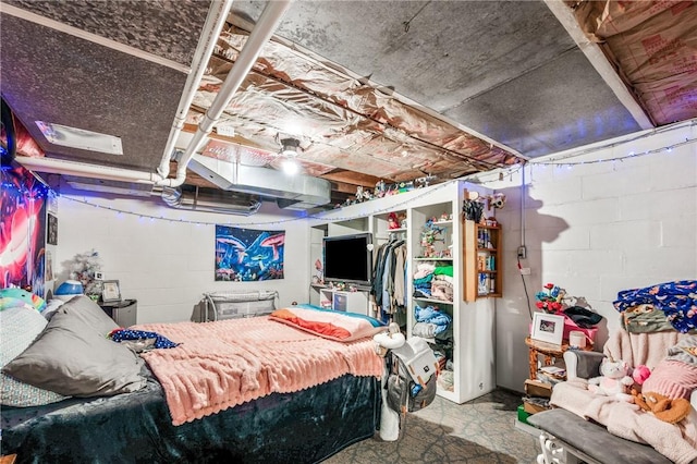 bedroom featuring a closet