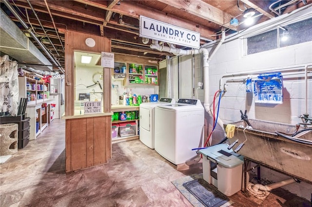 basement featuring washing machine and clothes dryer