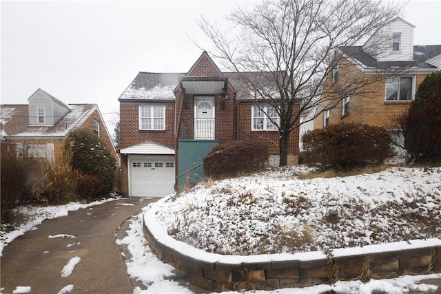 view of front of house featuring a garage