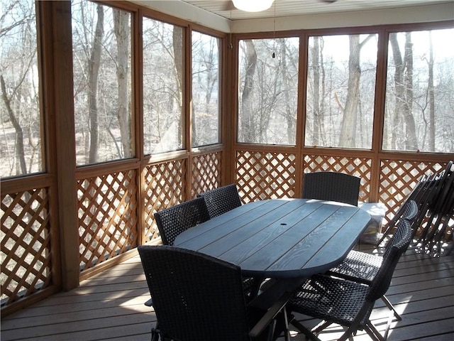 deck with outdoor dining space