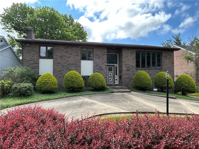 402 Woodside Rd, Forest Hills Boro, PA 15221 - photo 1