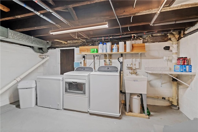 washroom with laundry area and washing machine and clothes dryer