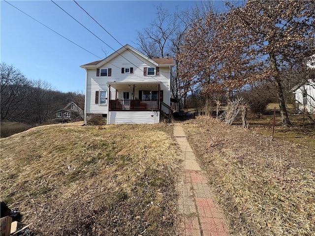 view of front of house featuring a porch and a front lawn