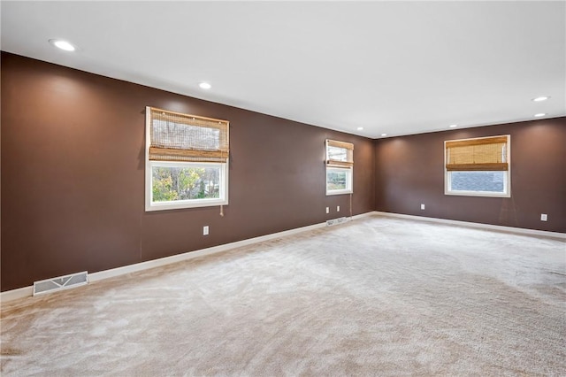 empty room featuring baseboards, carpet, visible vents, and recessed lighting