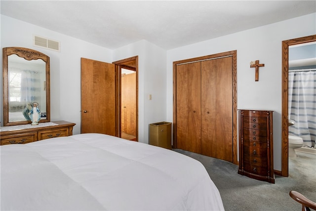 carpeted bedroom featuring visible vents, ensuite bath, and a closet