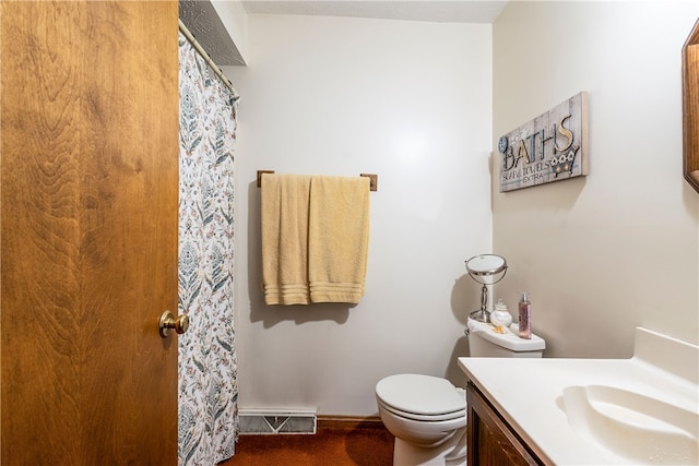 bathroom featuring visible vents, toilet, a shower with shower curtain, and vanity