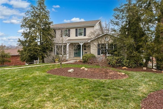 view of front of property featuring a front lawn