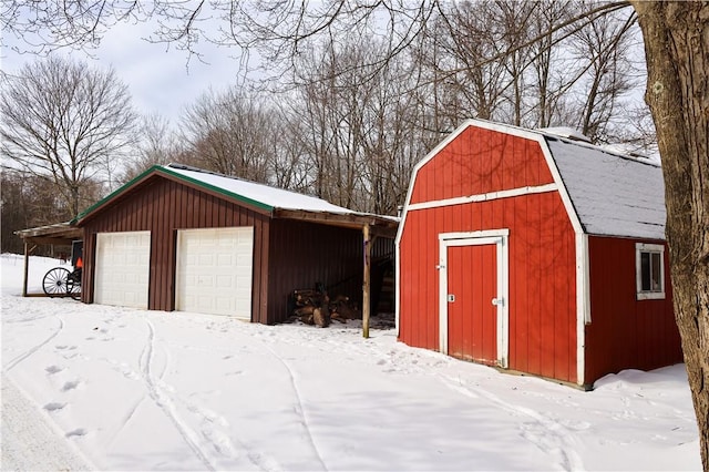 exterior space featuring an outbuilding