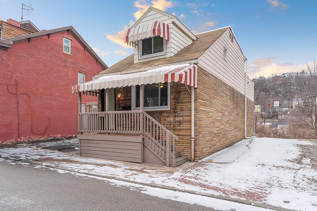 view of front of home featuring brick siding