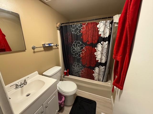754 N Sheridan Ave, Highland Park, PA 15206 - bathroom featuring vanity and shower / bathtub combination with curtain