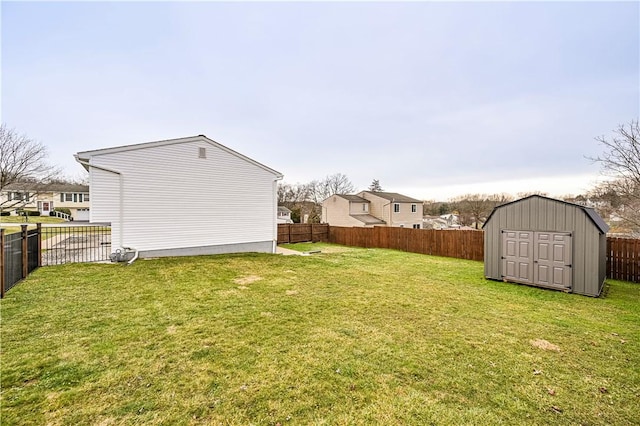 view of yard featuring a storage shed, an outdoor structure, a fenced backyard, and a residential view