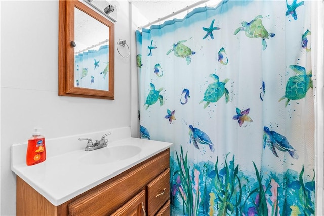 bathroom with a shower with curtain and vanity