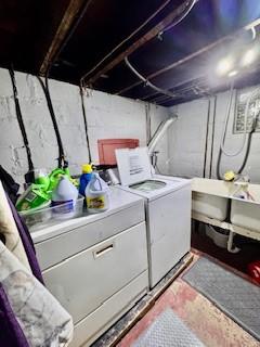 washroom with laundry area and washing machine and dryer