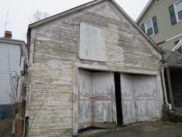 view of outdoor structure featuring an outdoor structure