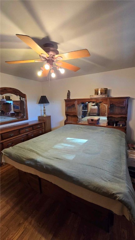 bedroom featuring wood finished floors and a ceiling fan