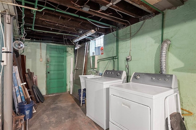 clothes washing area with laundry area and washing machine and dryer