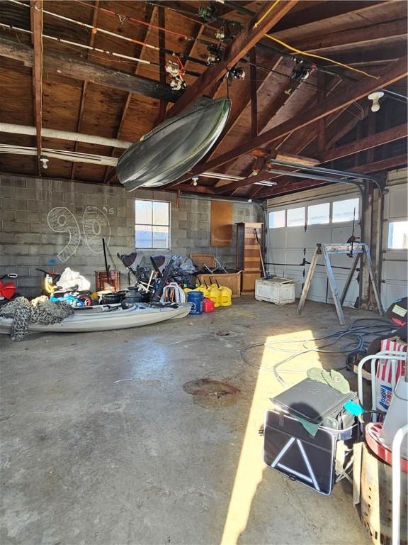 garage featuring concrete block wall