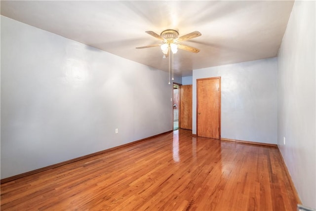 empty room featuring light wood-style floors and a ceiling fan