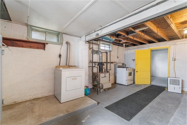 basement with washer / dryer