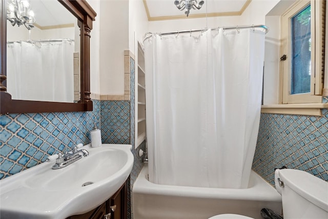 full bath with tasteful backsplash, shower / bath combination with curtain, toilet, and crown molding