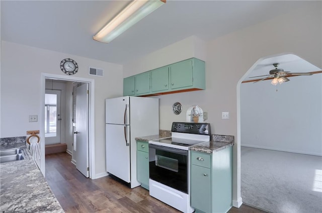 kitchen with electric range, visible vents, ceiling fan, dark wood-type flooring, and freestanding refrigerator