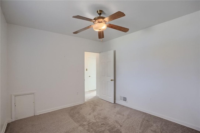 unfurnished room with light carpet, ceiling fan, visible vents, and baseboards