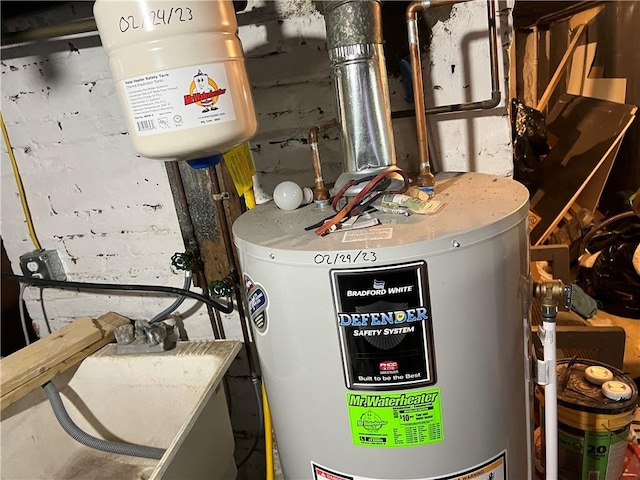 2504 Olympia St, Mckeesport, PA 15132 - utility room featuring water heater
