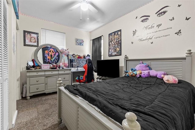 bedroom featuring light carpet and ceiling fan