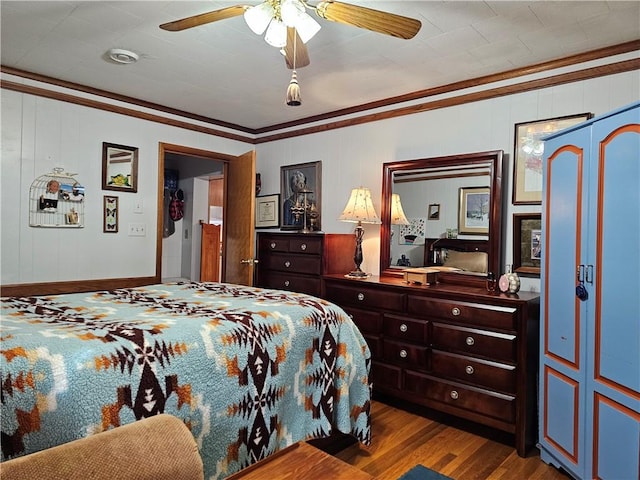 bedroom featuring light wood finished floors, ceiling fan, and crown molding