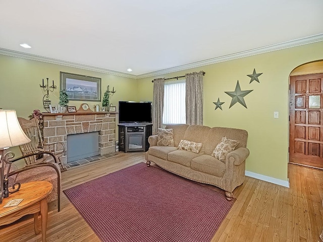 living room with arched walkways, crown molding, and light wood-style flooring