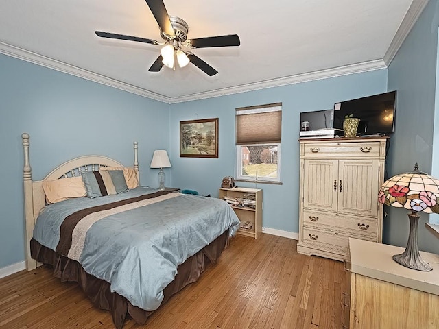 bedroom featuring light wood-style flooring, baseboards, ceiling fan, and crown molding