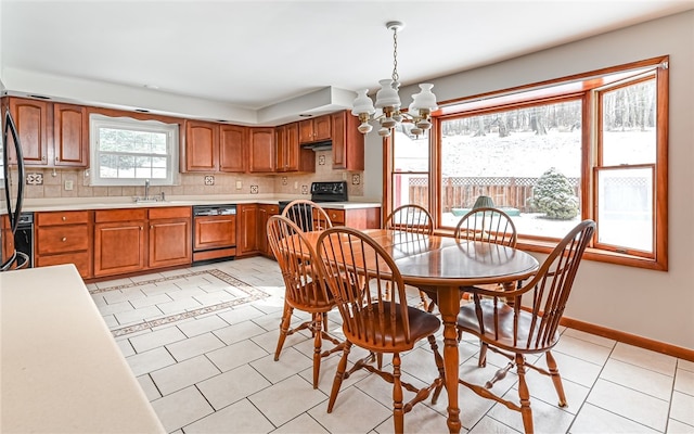 dining space featuring baseboards, light tile patterned floors, and a notable chandelier