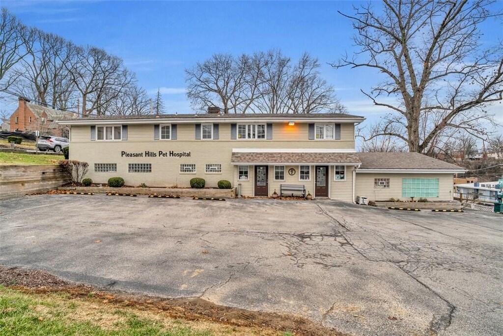 171 Green Dr, Pleasant Hills, PA 15236 - photo 1
