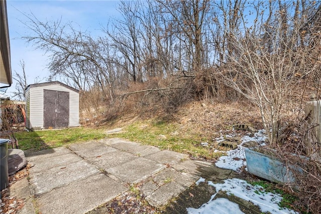 view of yard featuring an outbuilding and a shed