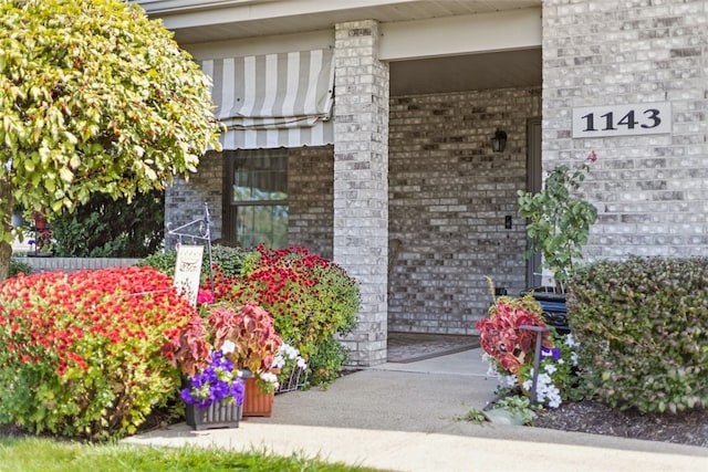 1143 Links Way W, Deer, PA 15044 - entrance to property featuring brick siding