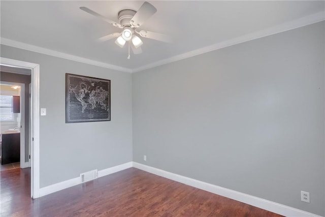 unfurnished room with dark wood-style floors, baseboards, visible vents, and ceiling fan