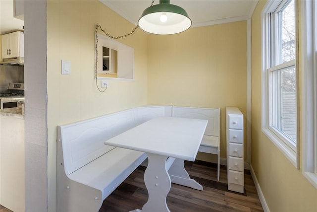 dining space with dark wood-style floors, baseboards, breakfast area, and ornamental molding