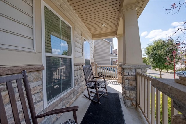 balcony featuring covered porch