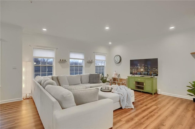 living area with light wood-style floors, recessed lighting, and baseboards