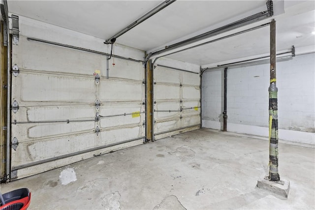 garage featuring concrete block wall