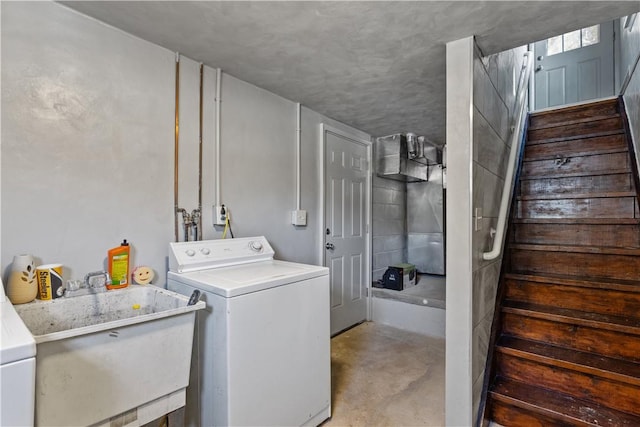 clothes washing area with laundry area, washer / clothes dryer, and a sink