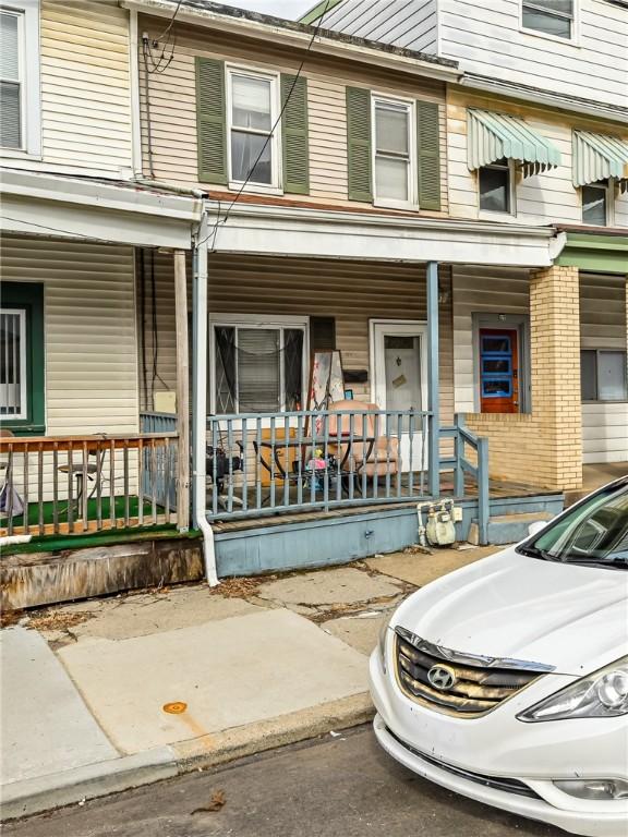 view of front of home featuring a porch